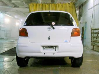 2004 Toyota Vitz Pictures