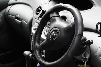 2004 Toyota Vitz Pictures