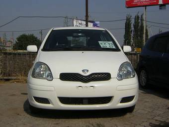 2004 Toyota Vitz Photos