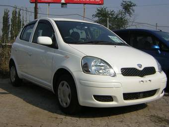 2004 Toyota Vitz Photos