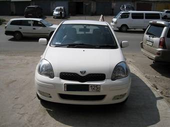 2004 Toyota Vitz Photos