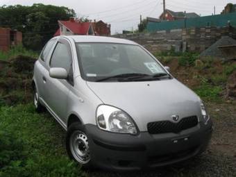 2004 Toyota Vitz Photos