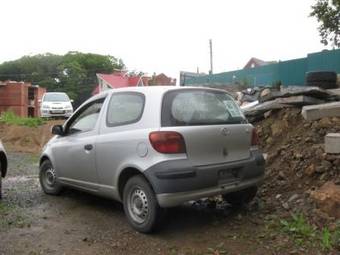 2004 Toyota Vitz Photos