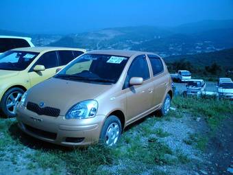 2004 Toyota Vitz Photos