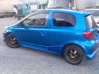 2004 Toyota Vitz Photos