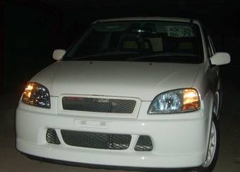 2004 Toyota Vitz Photos