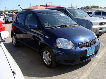 2004 Toyota Vitz Photos