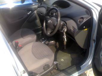 2004 Toyota Vitz Pictures