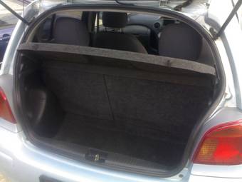 2004 Toyota Vitz Photos