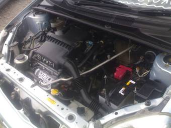 2004 Toyota Vitz Photos