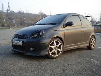 2004 Toyota Vitz Photos