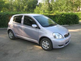 2004 Toyota Vitz Photos