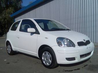 2004 Toyota Vitz Photos