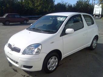 2004 Toyota Vitz Photos