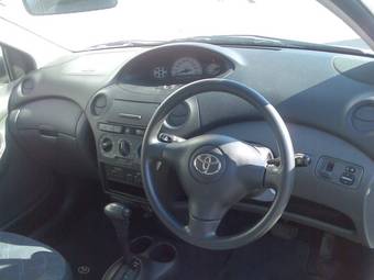 2004 Toyota Vitz Images