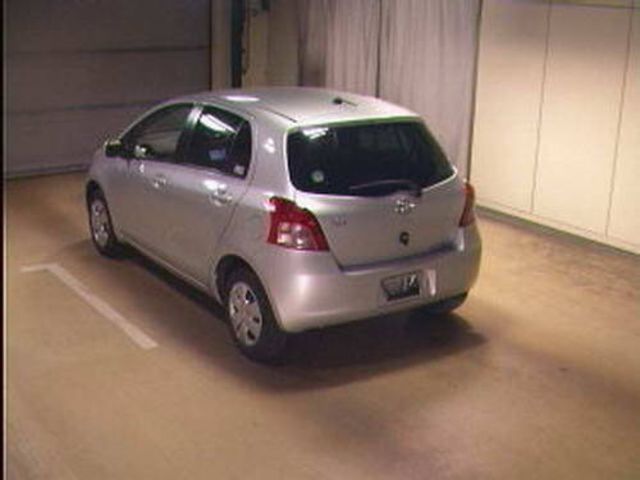 2005 Toyota Vitz