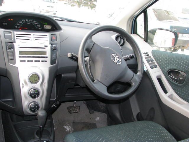 2005 Toyota Vitz