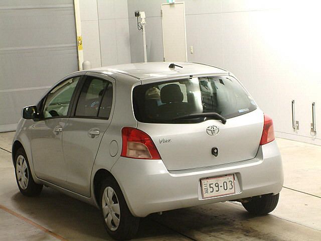 2005 Toyota Vitz
