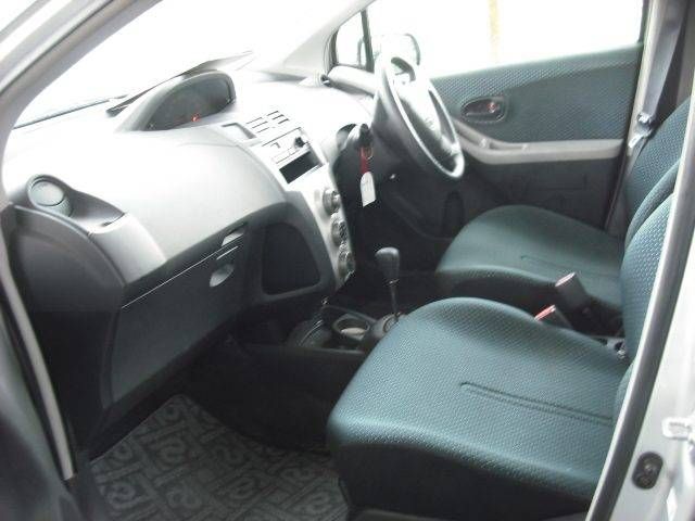 2005 Toyota Vitz