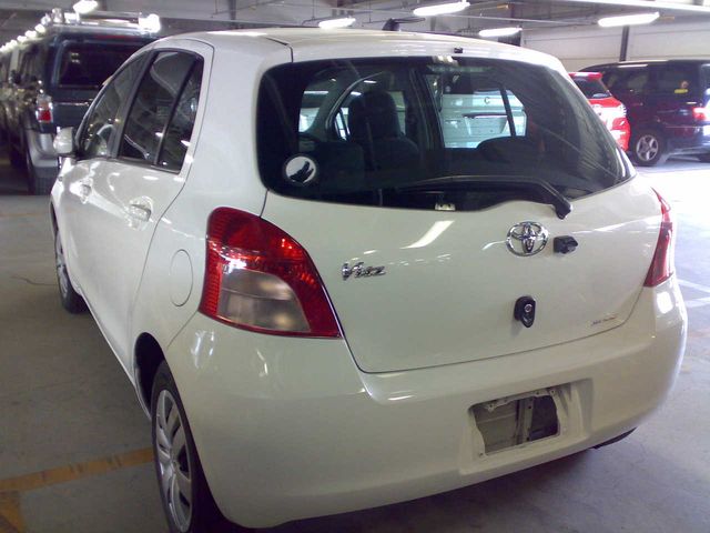 2005 Toyota Vitz