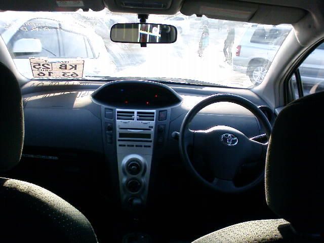2005 Toyota Vitz