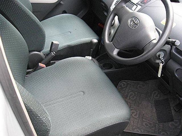 2005 Toyota Vitz