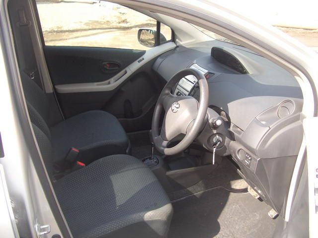 2005 Toyota Vitz