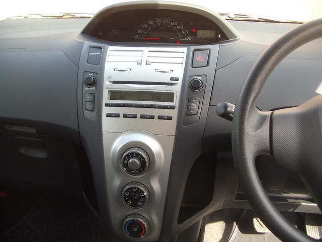 2005 Toyota Vitz