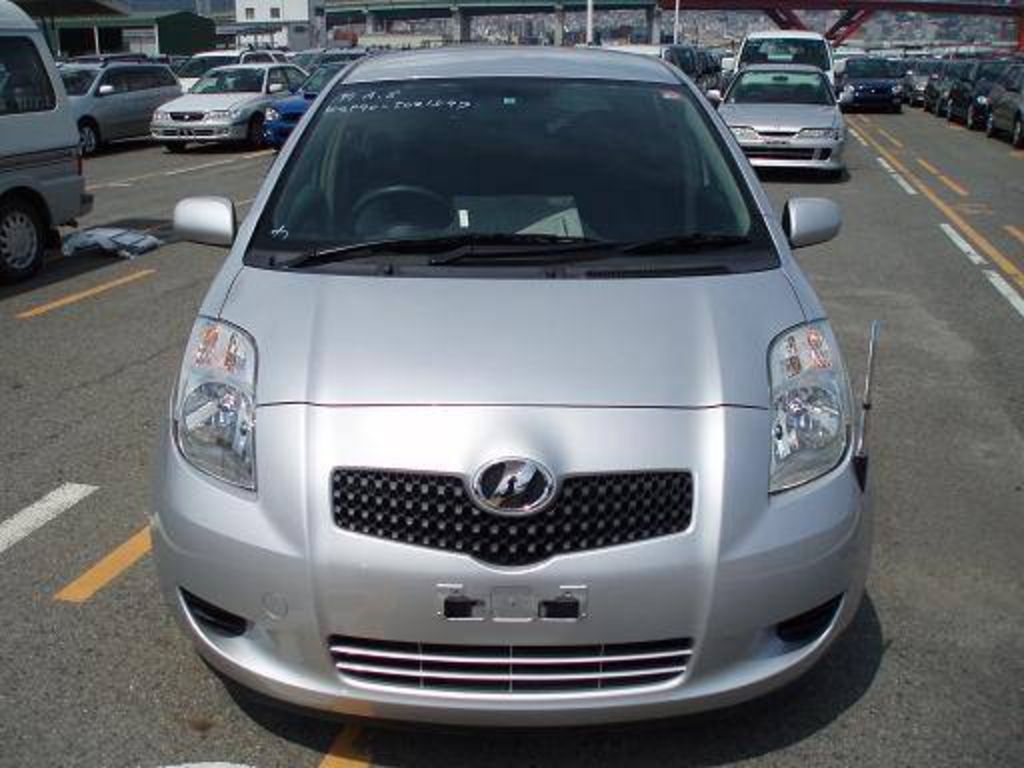 2005 Toyota Vitz