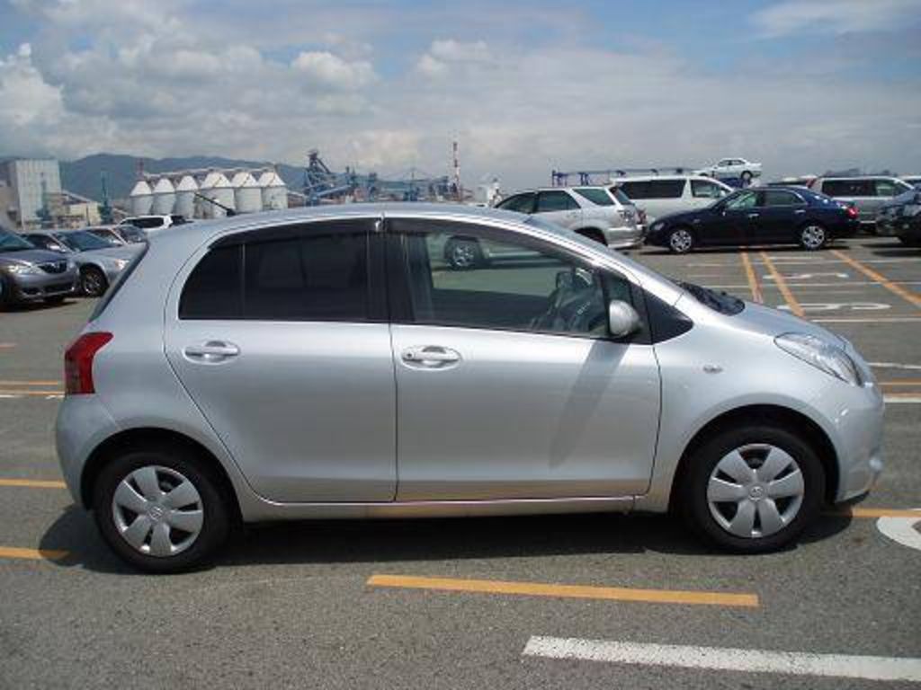 2005 Toyota Vitz