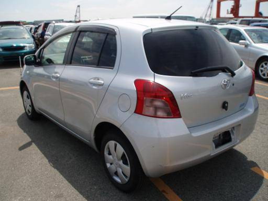 2005 Toyota Vitz