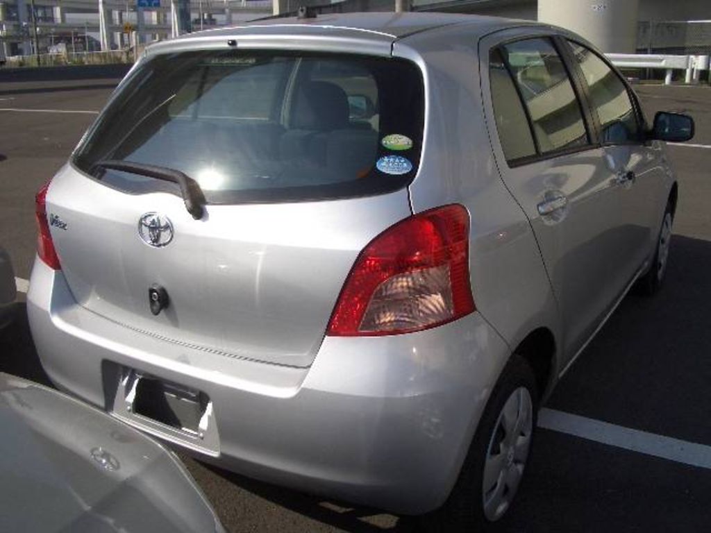 2005 Toyota Vitz