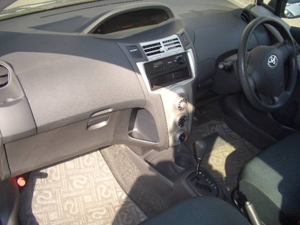 2005 Toyota Vitz