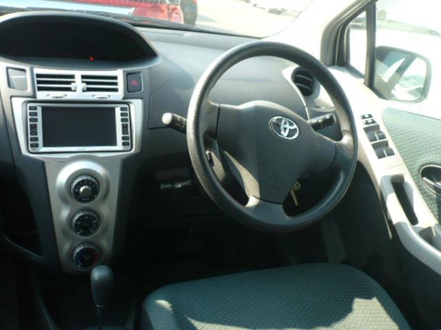 2005 Toyota Vitz