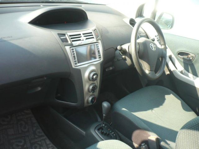 2005 Toyota Vitz