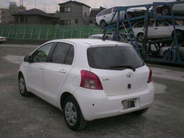 2005 Toyota Vitz