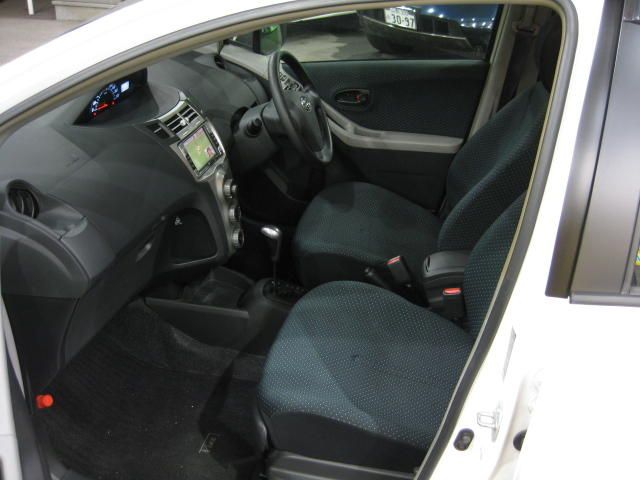 2005 Toyota Vitz