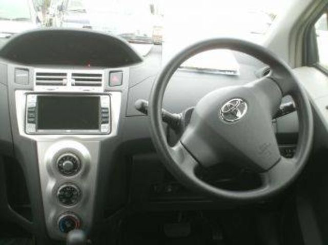 2005 Toyota Vitz