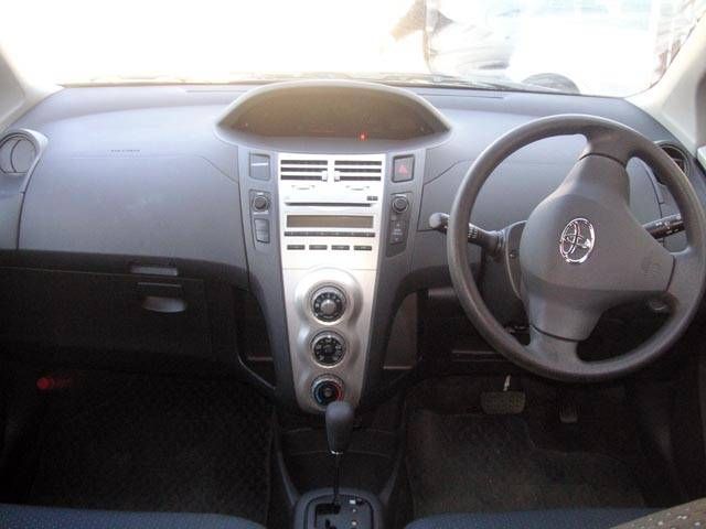 2005 Toyota Vitz