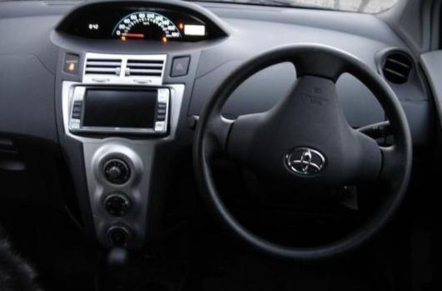 2005 Toyota Vitz