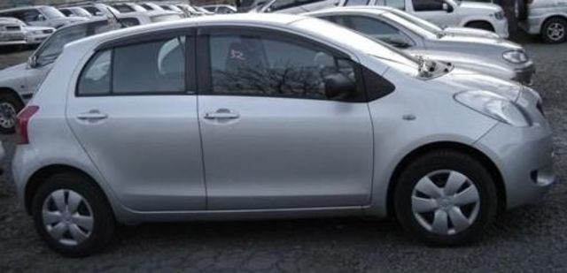 2005 Toyota Vitz