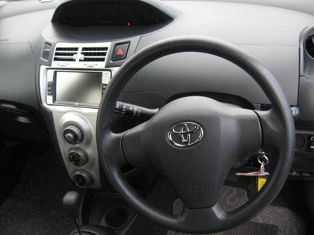 2005 Toyota Vitz