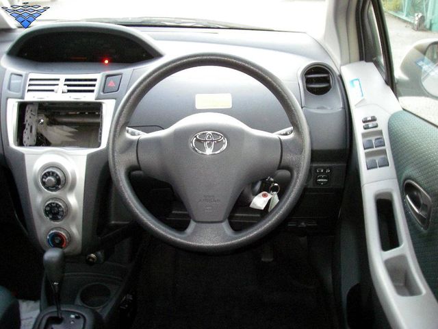 2005 Toyota Vitz