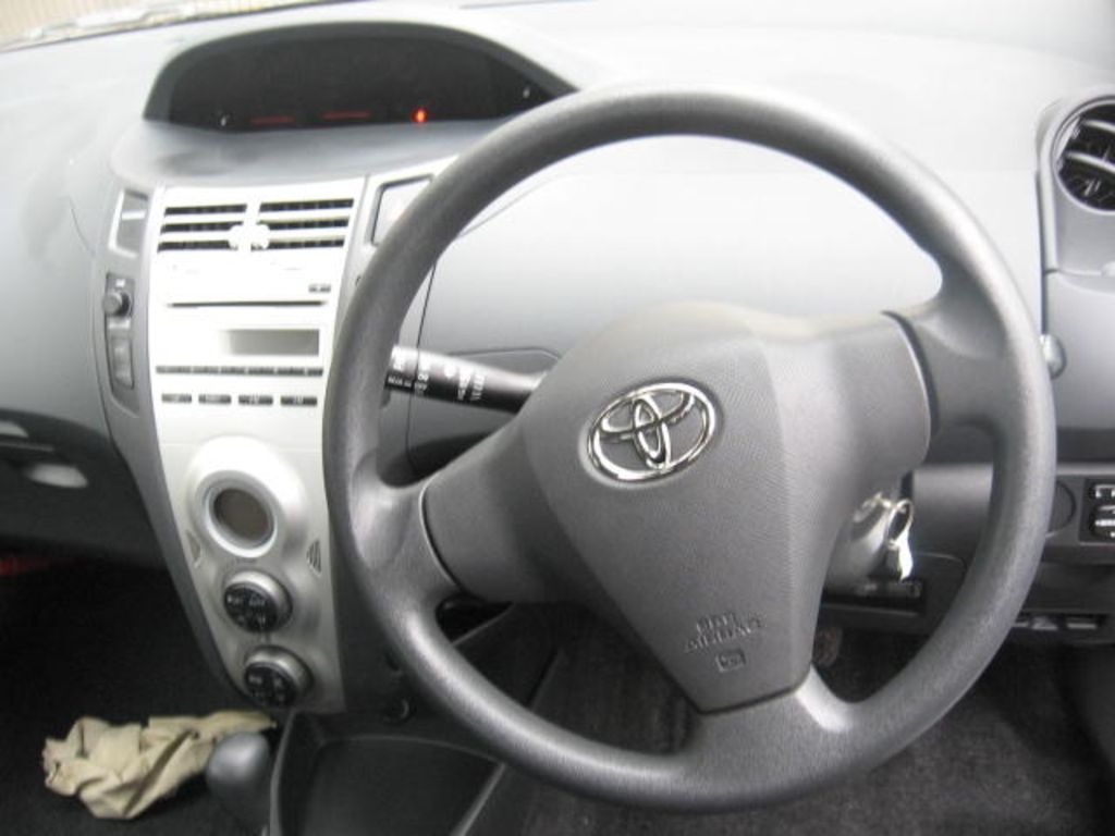 2005 Toyota Vitz