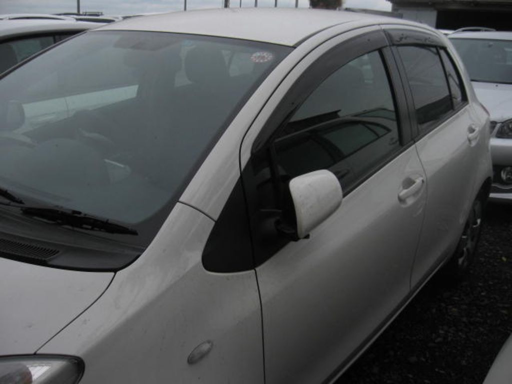 2005 Toyota Vitz