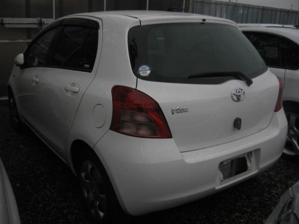 2005 Toyota Vitz