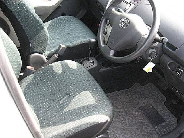 2005 Toyota Vitz