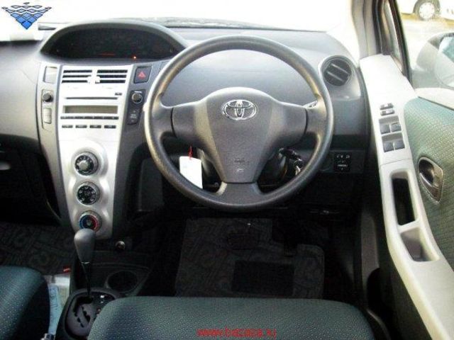 2005 Toyota Vitz