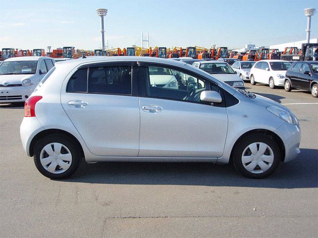 2005 Toyota Vitz