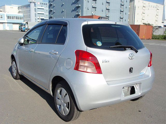 2005 Toyota Vitz